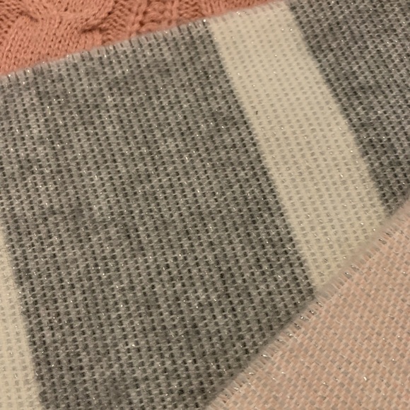 New CEJON Ivory Pink Gray Shimmer SCARF Winter Fringe C40625 - Picture 6 of 9